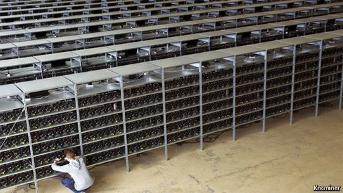 cryptocurrency-bitcoin-mining-farm